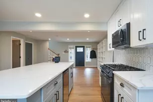 2425 Skyland Pl SE, Washington, DC 20020 - Photo 9