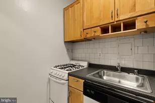 1 Scott Cir NW, Washington, DC 20036 - Photo 7