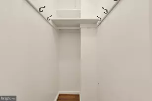 1 Scott Cir NW, Washington, DC 20036 - Photo 19