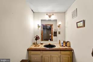 351 11th St SE, Washington, DC 20003 - Photo 9