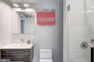 2422 17th St NW, Washington, DC 20009 - Photo 25