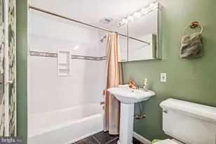 560 N St SW, Washington, DC 20024 - Photo 15