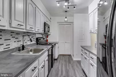 1001 26th Street NW #705, Washington, DC 20037 - Photo 3