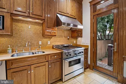 1120 East Capitol Street NE, Washington, DC 20002 - Photo 29