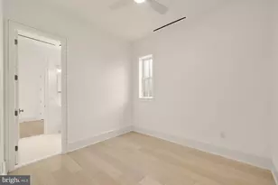 329 8th St NE, Washington, DC 20002 - Photo 33