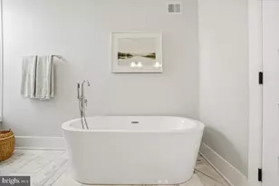 750 13th St SE, Washington, DC 20003 - Photo 27