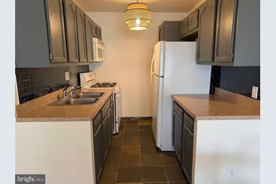 730 24th Street NW #208, Washington, DC 20037 - Photo 5