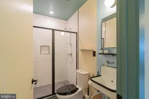 711 G St SE, Washington, DC 20003 - Photo 35