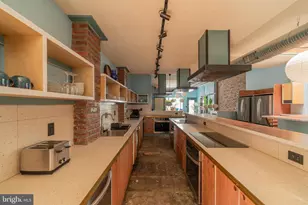 711 G St SE, Washington, DC 20003 - Photo 23