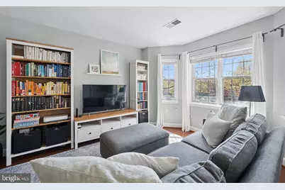 3611 38th Street NW #209, Washington, DC 20016 - Photo 5