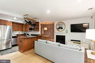 902 D St SE, Washington, DC 20003 - Photo 7