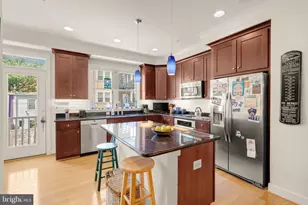 1011 3rd Pl SE, Washington, DC 20003 - Photo 5