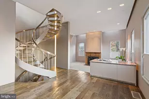 901 26th St NW, Washington, DC 20037 - Photo 13