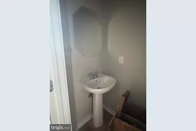 1017 5th Street SE, Washington, DC 20003 - Photo 5