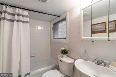 1683 35th Street NW #B, Washington, DC 20007 - Photo 9