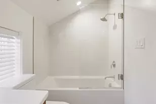 631 D St SE, Washington, DC 20003 - Photo 17