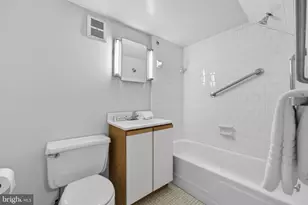 154 13th St SE, Washington, DC 20003 - Photo 37