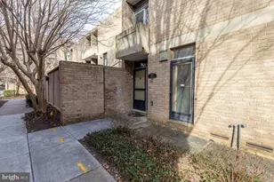 204 M St SW, Washington, DC 20024 - Photo 27