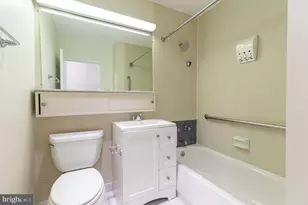 204 M St SW, Washington, DC 20024 - Photo 21