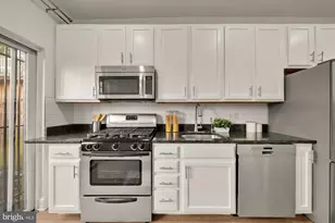 706 L St SE, Washington, DC 20003 - Photo 9