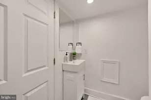 706 L St SE, Washington, DC 20003 - Photo 25