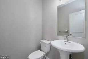 412 Woodcrest Dr SE, Washington, DC 20032 - Photo 37