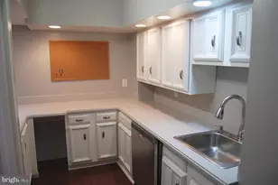 2405 I St NW, Washington, DC 20037 - Photo 15