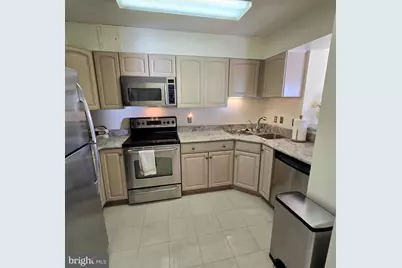 2111 Wisconsin Avenue NW #401, Washington, DC 20007 - Photo 3