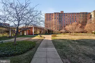 4201 Cathedral Ave NW, Washington, DC 20016 - Photo 21