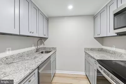 327 8th Street NE #9, Washington, DC 20002 - Photo 5