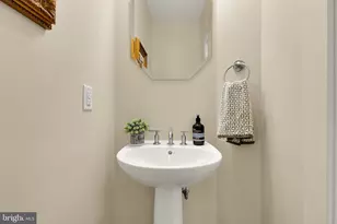 907 3rd Pl SE, Washington, DC 20003 - Photo 17