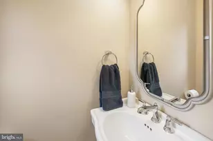 3323 Reservoir Rd NW, Washington, DC 20007 - Photo 11