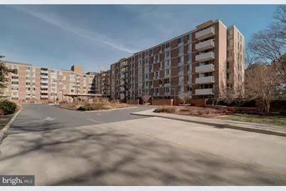 2939 Van Ness Street NW #807, Washington, DC 20008 - Photo 3