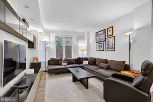 1045 31st St NW, Washington, DC 20007 - Photo 9