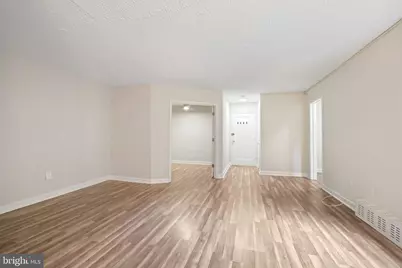 2325 42nd Street NW #420, Washington, DC 20007 - Photo 11