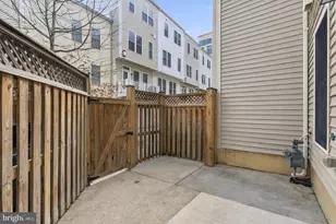 353 L St SE, Washington, DC 20003 - Photo 31