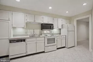 17 Logan Cir NW, Washington, DC 20005 - Photo 39