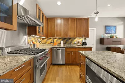 215 I Street NE #311, Washington, DC 20002 - Photo 9