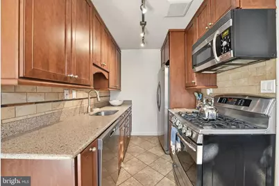 2325 42nd Street NW #204, Washington, DC 20007 - Photo 9