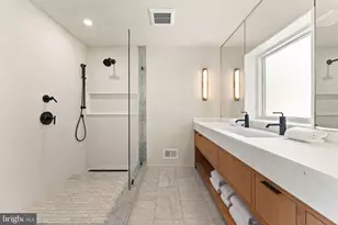 21 Overbeck Aly NE, Washington, DC 20002 - Photo 37