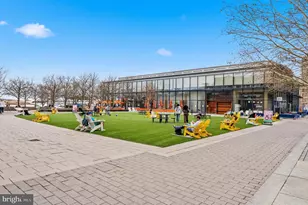 335 L St SE, Washington, DC 20003 - Photo 47