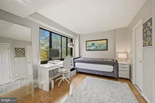 1077 30th St NW, Washington, DC 20007 - Photo 27