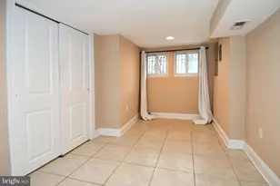 11 R St NW, Washington, DC 20001 - Photo 43