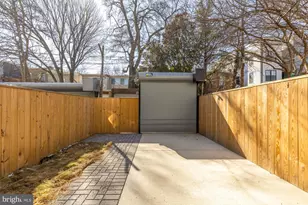 422 Warner St NW, Washington, DC 20001 - Photo 3