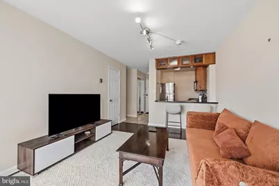 1330 New Hampshire Avenue NW #911, Washington, DC 20036 - Photo 3