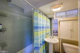 5717 Chevy Chase Pkwy NW, Washington, DC 20015 - Photo 51