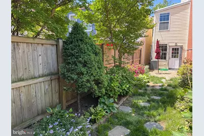 909 8th Street NE, Washington, DC 20002 - Photo 23