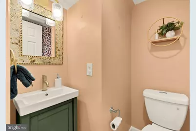 909 8th Street NE, Washington, DC 20002 - Photo 9