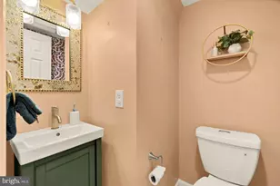 909 8th St NE, Washington, DC 20002 - Photo 9