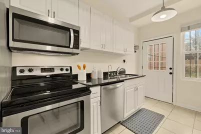 909 8th Street NE, Washington, DC 20002 - Photo 9